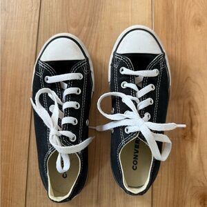 Converse Black and White Sneakers Classic Low-Top Style